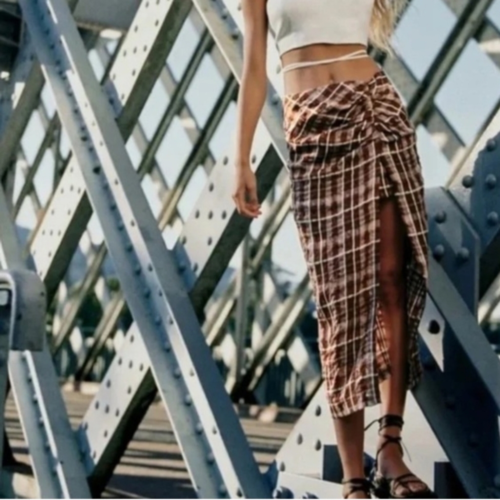 Zara Midi Skirt - Size Medium